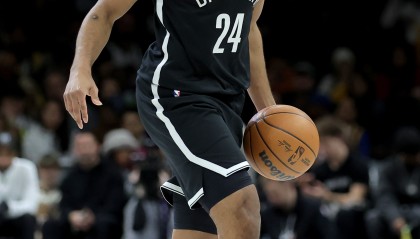 托马斯薪水低于中产 可签约任何球队 勇尼骑3支二土球队也能竞争