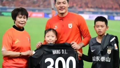 九游游戏平台-大连英博门将位置或迎来新大鱼首秀，踢上港就将亮相，值得期待