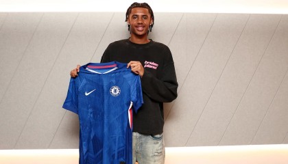 官方：切尔西与18岁后卫苏布洛耶续约至2030年