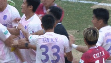 九游体育怎么买球-半场：延边龙鼎0-0陕西联合，双方难觅良机，冯伯元染红